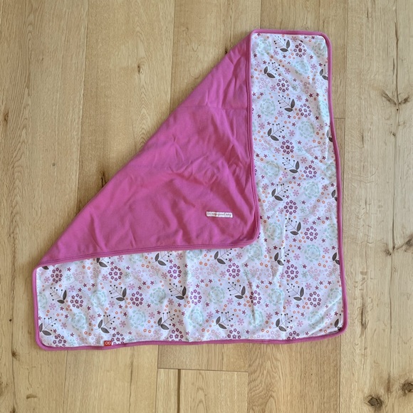 Magnificent Baby reversible floral baby blanket 27’ x 27’ - Picture 4 of 4